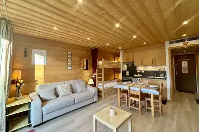 Image de Ambrunes 9 : Grand studio rénové, centre de Châtel