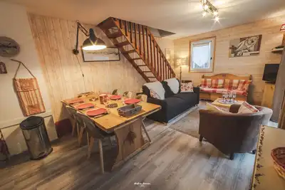 Image de Beau triplex avec balcon et vue sur la montagne, proche ski- ACCÈS Wifi