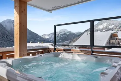 Image de Appartement 6 personnes, moderne, chaleureux avec spa, proche centre et ski