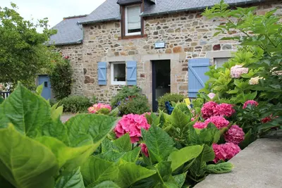 Image de Maison de pêcheur dans petit hameau de bord de mer, plage familiale à 50 mètres
