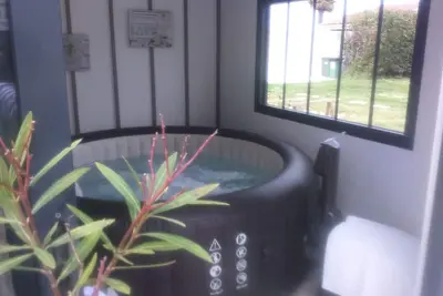 Image de Joli Studio moderne avec petit Spa Privatif