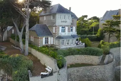 Image de Villa familiale les pieds dans l'eau au Pouliguen face à la baie de la Baule