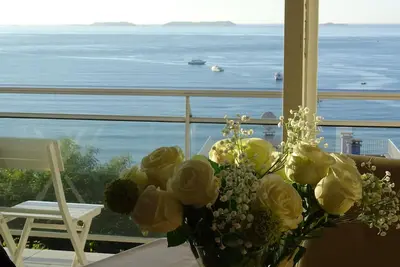 Image de Appartement à Perros Guirec avec Vue Mer à couper le souffle!