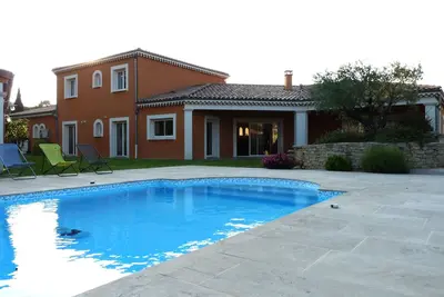 Image de Le clos des Vignes, grande villa avec piscine à Pernes-les-Fontaines