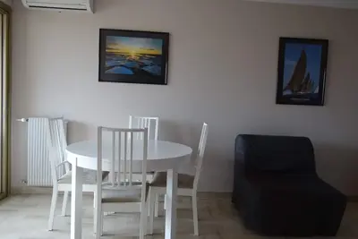 Image de Studio, à 100 m de la mer, hippodrome à 300 m. Wifi - Climatisé - Parking privé