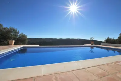 Image de Villa 230m2, 4 Sdb modernes, piscine, vue Ă 80km, 3 terrasses, chauff. central