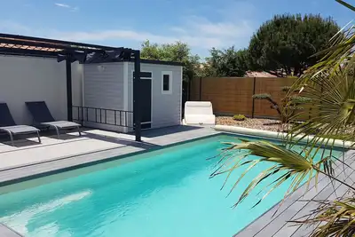 Image de Villa 7 places, piscine chauffée (mai à septembre) proche plage, centre ville