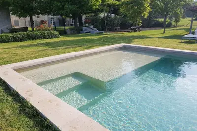 Image de Gite Tout Confort dans la Drôme avec piscine. Détente et activités assurées.