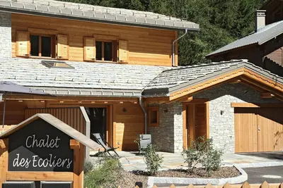 Image de Grand chalet neuf au centre des Deux Alpes - Piscine intérieure et hammam