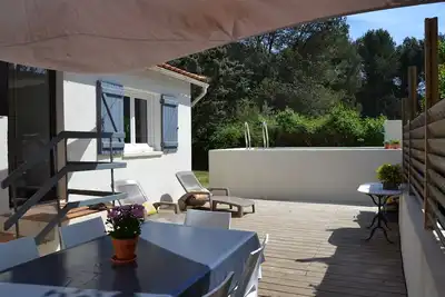 Image de Maison provençale entièrement rénovée avec piscine située dans la pinède