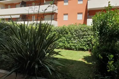 Image de Joli T2 à proximité du Port, Jardin et Terrasse privés, garages fermés