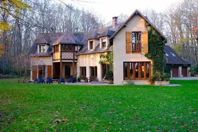 Image de Villa standing (400m\/2) à l'orée de la forêt. Center Parcs à deux pas.