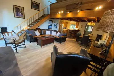 Image de Magnifique condo Mammoth au complexe Snowflower. 1 mile de Eagle Express / Chair