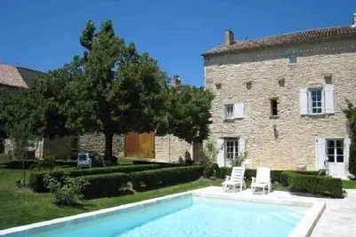 Image de Maison en pierres avec piscine et jardin, jusqu'à 6 personnes, 3 chambres