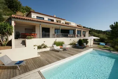Image de Grande Villa Luxe Architecte 300m2, 5*, Vue Mer\/Golf, Piscine chauffée, Fibre