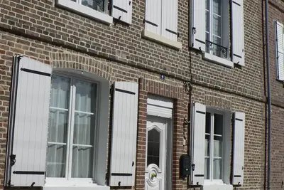 Image de Maison de bourg à 50m de la mer avec Véranda et Préau sur jardin clos.