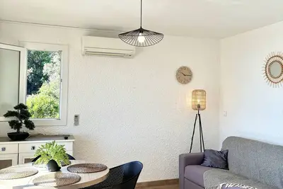 Image de Petite villa dans Résidence Salle de sport Piscine