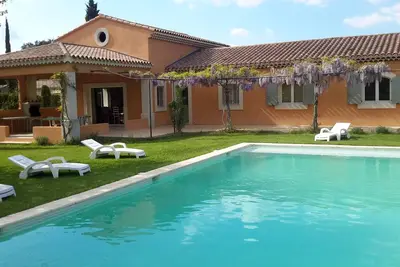 Belle Villa, Proche  L'Isle Sur Sorgue, Vue Exceptionnelle Sur Le Luberon
