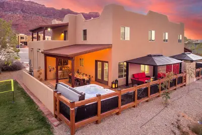 Image de Sg4 | Chambre pour tout le monde dans ce condo haut de gamme Moab avec une grande terrasse enveloppante