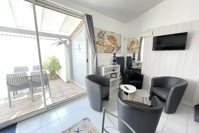Image de Au coeur de La Flotte - Maison 4 personnes- Patio privé - Parking privé