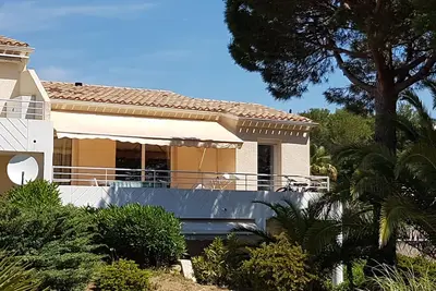 Image de Appart T3 61 m2 à 200m de la mer, 2 chambres, 6 couchages, piscine, parking