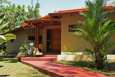 Image de Spacieuse maison conviviale et familiale située au centre de Manuel Antonio
