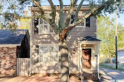 Image de Maison de 1821 avec stationnement sécuritaire sur place; minute à pied de la rivière
