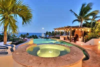 Image de Des vues spectaculaires! Maison 4 Bd récemment rénovée, à quelques pas de la plage de Palmilla