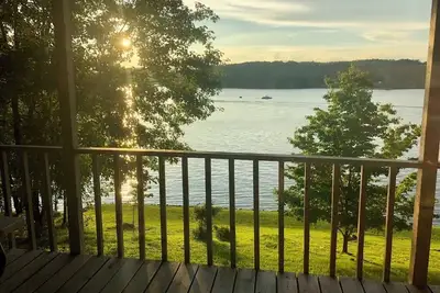 Image de Water Front Home avec des vues à couper le souffle! (près de Clemson)