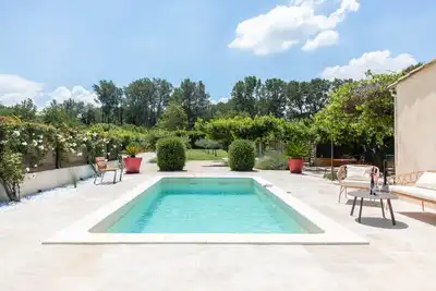 Image de Maison en campagne au cœur de la Provence avec piscine privée et jardin clôturé