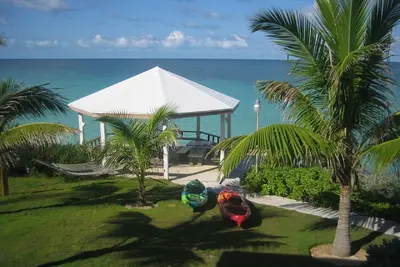 Image de Bord de l'eau. Entrée privée en mer. Gazebo, kayaks, Wifi. 300 pieds à Rainbow Beach