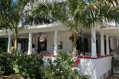 Image de Sur le Riverwalk, 2 blocs. Ă Bradenton Old Main St. , Manatee River & Pier