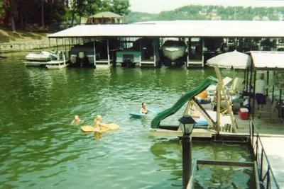 Image de Maison 5 chambres avec vue sur le canal principal et emplacement de l'anse