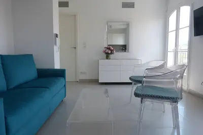 Image de Place des Lices au cœur de St Tropez appartement T2 neuf 2\/4 pers avec parking