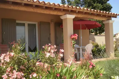 Image de Location vacances maisonnette dans village gardois entre Orange et Avignon