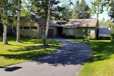 Image de Chugach Foothills Chalet - une charmante retraite tranquille d'Anchorage Est!