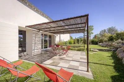 Image de Maison de charme proche du Lac de Sainte Croix, confortable et bien située