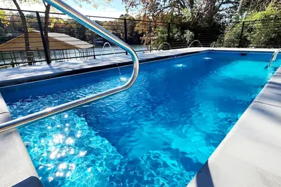 Image de Luxueux 5500 Sq. ' Waterfront Lake Home sur le lac Hamilton.