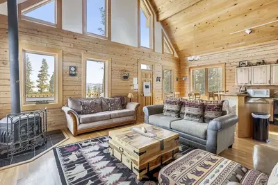 Grand bain à remous privé pour 6 personnes! Wifi gratuit!