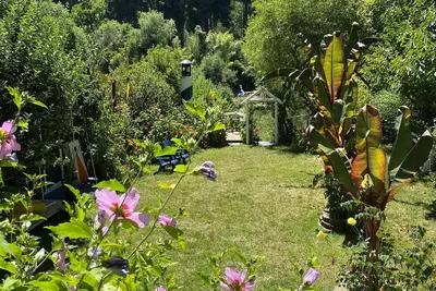Image de Obtenez Un Confort Sur Notre Pont Couvert Confortable, Riverfront, Hot Tub, Pool Table, Bbq, 5 * 'S