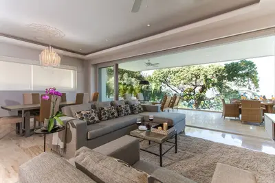Image de Superbe construction récente 2400 Sf condo w / vue imprenable sur l'océan et accès à la plage