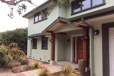 Image de Belle maison confortable à deux étages à Pacific Grove - peut accueillir jusqu'à 6