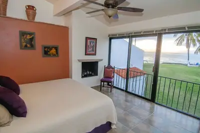 Image de Luxe 4 lit \/ 4 salles de bain Beach Front Condo - Nouveau et entièrement rénové