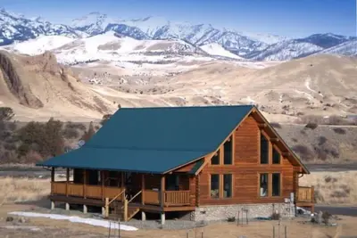 Image de Belle Log House sur la rivière Yellowstone!