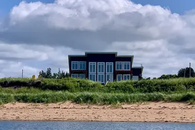 Maison de plage en bord de mer lumineuse et aérée!