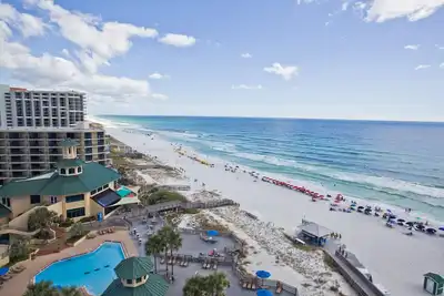 Image de King Master Ocean Front Deluxe Unit in Coastal Chic Style-