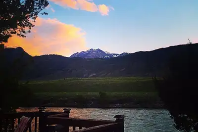 Image de Maison privée tranquille sur la rivière Yellowstone
