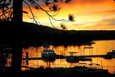 Image de 4 Seasons Of Fun ™ - Spa - Big Bear Village - Lac - Marina