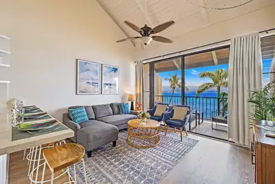 Image de Oceanfront Beachfront Maalaea Banyans condo élégamment rénové - 3 lits, 2 salles de bains