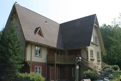 Image de Station Mont Tremblant Ski In \/ Out 4 couchages 8 familles avec Grande Piscine